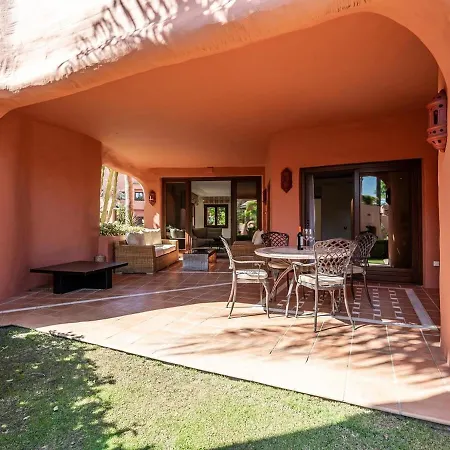 Golden Coast Escape *