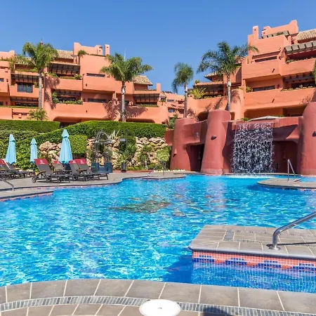 Golden Coast Escape Apartman *