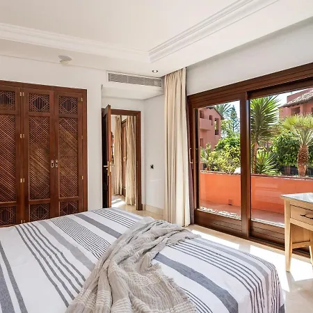 Golden Coast Escape *