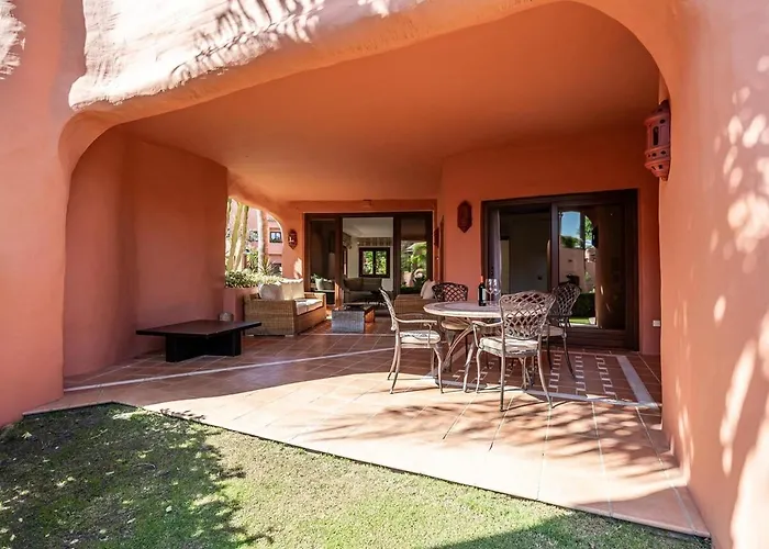 Golden Coast Escape *