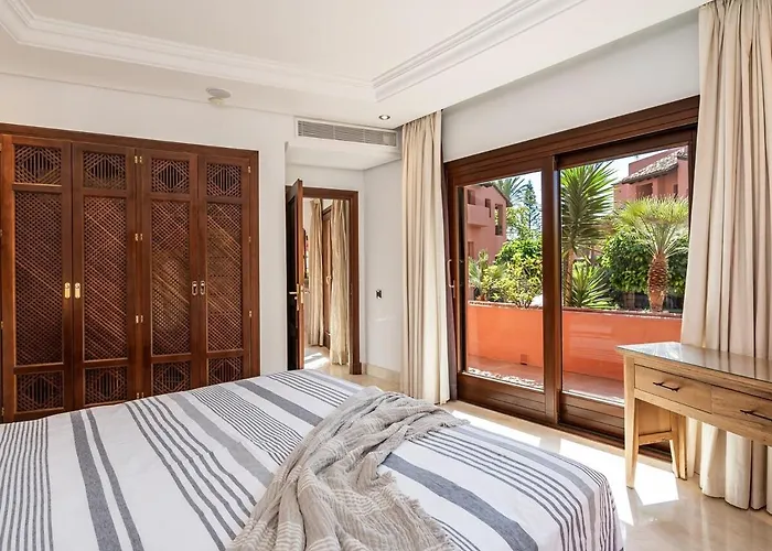 Golden Coast Escape *